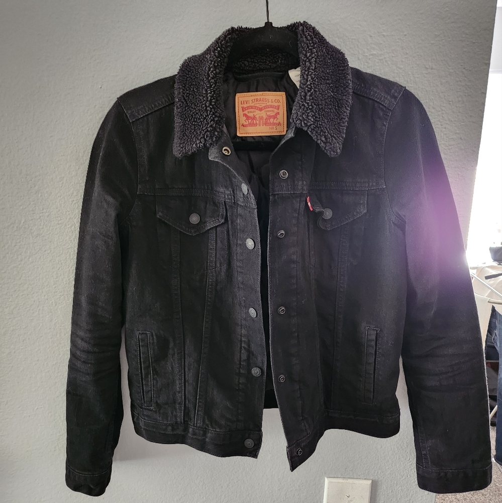 LEVI'S black denim jacket sherpa collar